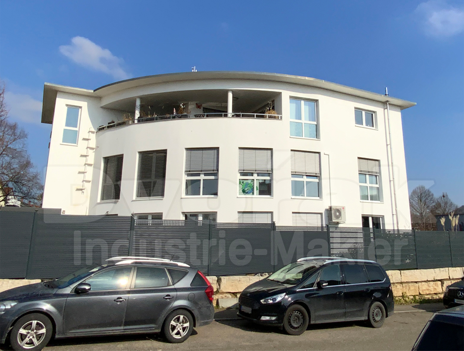 Bild 1 Rückansicht Gebäude